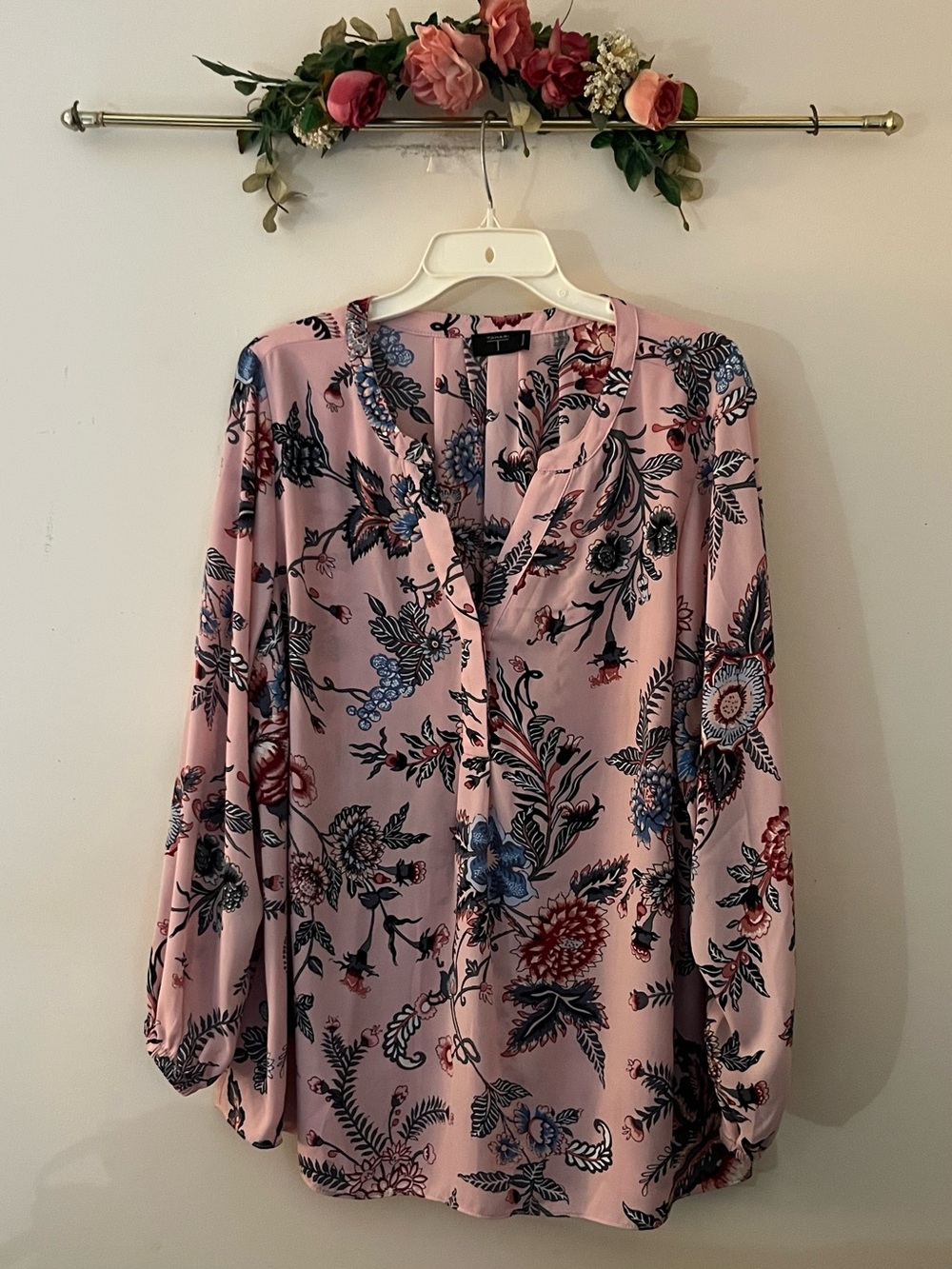 Tahari Pink Floral V-Neck Long-Sleeve Blouse
